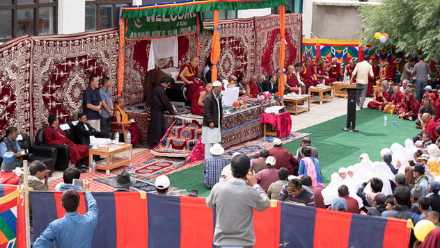 В Занскаре Далай-лама посетил две школы и клинику «Мен-ци-кханг»