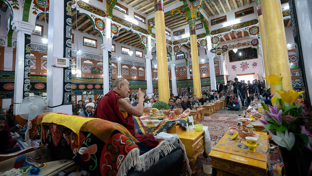 Далай-лама посетил мемориальный колледж им. Елеазара Джолдана и мечеть Имамбарга