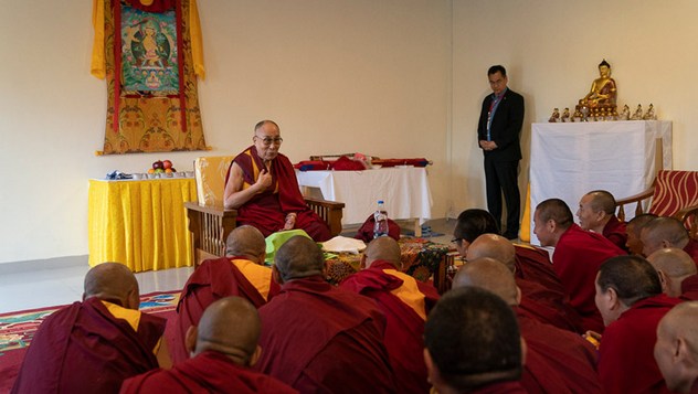 Далай-лама посетил Институт высшего образования в Бангалоре