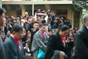 Члены тибетского сообщества собрались во дворе главного тибетского храма на молебен по случаю тибетского нового года. Дхарамсала, Индия. 22 февраля 2012. Фото: Тензин Чойджор (Офис ЕСДЛ)