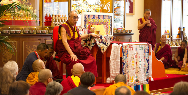Далай-лама переехал из Матеры в Милан