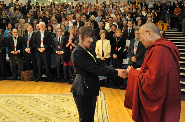 Его Святейшество Далай-лама принял участие в конференции института "Ум и жизнь" в Нью-Йорке