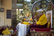 Первый день учений Его Святейшества Далай-ламы для буддистов из Тайваня. Дхарамсала, Индия. 1 октября 2012 г. Фото: Тензин Чойджор (Офис ЕСЛД)