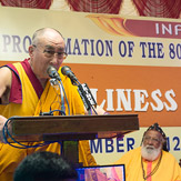Его Святейшество Далай-лама посетил открытие 80-го Ежегодного паломничества Сивагири в Варкале, штат Керала
