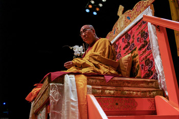 В Нью-Йорке Далай-лама начал даровать учения по буддизму
