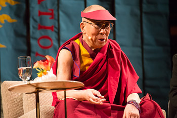 В Сан-Франциско Далай-лама прочел публичную лекцию по просьбе Американо-гималайского фонда