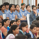 Далай-лама провел беседу со школьниками о нравственности и сострадании и продолжил учения в Нью-Дели