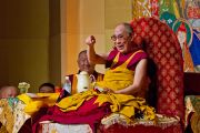 Во время учений Его Святейшества Далай-ламы в Токио. Токио, Япония. 17 апреля 2014 г. Фото: Тибетский офис в Японии