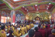 Его Святейшество Далай-лама обращается к собравшимся во время торжественного открытия монастыря Забсанг Чойкорлинг. Чаунтра, штат Химачал-Прадеш, Индия. 28 апреля 2014 г. Фото: Тензин Чойджор (офис ЕСДЛ)