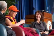 Его Святейшество Далай-лама во время лекции "Развитие сердца" в Принстонском университете. 28 октября 2014 г. Нью-Джерси, США. Фото: Denise Applewhite