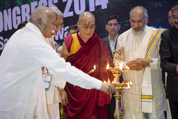 Далай-лама стал почетным гостем на первом Всемирном конгрессе индуистов