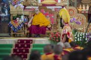 22 декабря 2014 года Его Святейшество Далай-лама прибыл в монастырь Ганден Джанце, где с 23 по 29 декабря он продолжит даровать учения по восемнадцати коренным текстам и комментариям традиции Ламрим. Мундгод, Индия. Фото: Тензин Чойджор (офис ЕСДЛ)