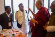 Его Святейшество Далай-лама и главный министр штата Уттар-Прадеш Акхилеш Ядав. Санкиса, штат Уттар-Прадеш, Индия. 1 февраля 2015 г. Фото: Тензин Чойджор (офис ЕСДЛ)