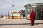 Его Святейшество Далай-лама на станции обслуживания "Хирагано хайлэнд" по дороге из Гифу в Кинадзаву. Япония. 9 апреля 2015 г. Фото: Тензин Джигме