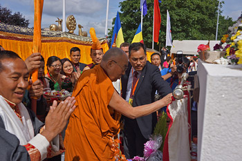 Далай-лама принял участие в торжественном открытии буддийского центра в Олдершоте