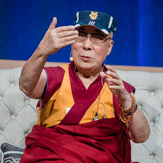 Далай-лама принял участие в беседе о важности образования и встретился с тибетцами