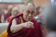 Его Святейшество Далай-лама выступает на 30-й конференции института "Ум и жизнь" в монастыре Сера. Билакуппе, штат Карнатака, Индия. 16 декабря 2015 г. Фото: Тензин Чойджор (офис ЕСДЛ)