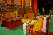 Его Святейшество Далай-лама проводит подготовительные церемонии для посвящения Авалокитешвары в спортивно-концертном комплексе «Зенит». Страсбург, Франция. 18 сентября 2016 г. Фото: Джереми Рассел (офис ЕСДЛ)