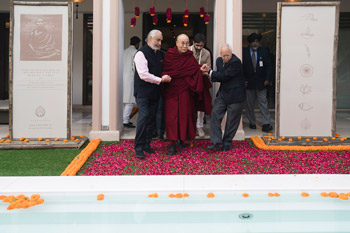 Далай-лама начал учения по просьбе фонда «Видьялока»