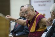 Его Святейшество Далай-лама отвечает на вопросы слушателей во время лекции, организованной по просьбе Международного фонда Вивекананды. Нью-Дели, Индия. 8 февраля 2017 г. Фото: Тензин Чойджор (офис ЕСДЛ)