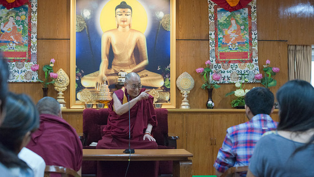 Далай-лама обсудил вопросы светской этики со студентами из США, Канады и Индии