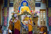 Его Святейшество Далай-лама дарует разрешение на практики Белой Тары в ходе заключительного дня учений, организованных по просьбе буддистов из Тайваня. Дхарамсала, Индия. 6 октября 2017 г. Фото: Тензин Пунцок